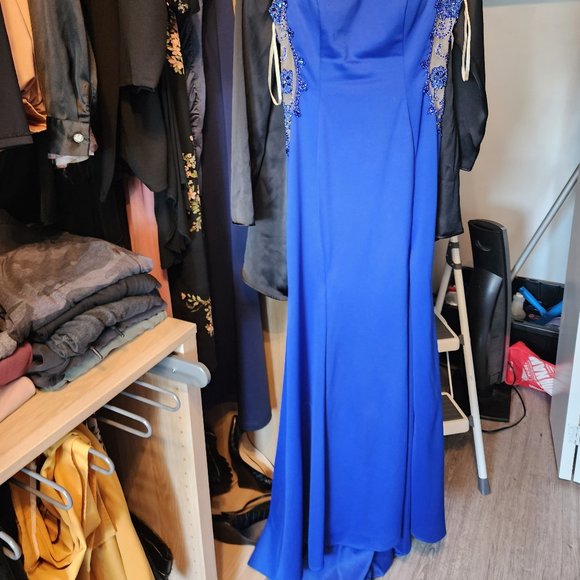 Beautiful formal evening gown medium - Picture 2 of 6